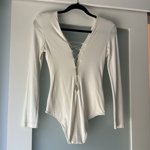 Alexander T Wang white plunging lace up front & back bodysuit - Picture 3 of 14
